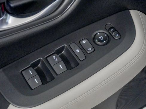 Certified 2026 Honda HR-V LX image 17