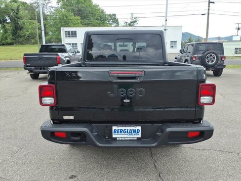 Used 2022 Jeep Gladiator Sport AWD/4WD image 5