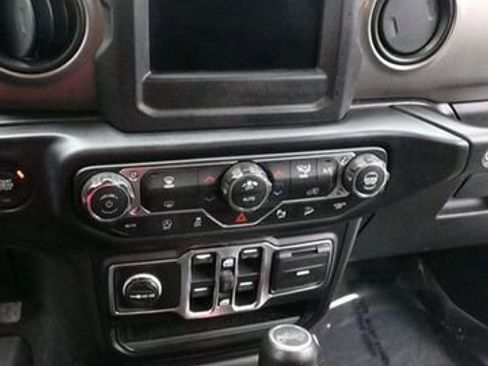 Used 2019 Jeep Wrangler Unlimited Sport S image 21