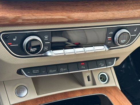 Used 2023 Audi Q5 Premium image 19