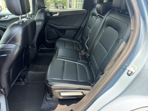 Used 2023 Ford Escape Platinum AWD/4WD image 16
