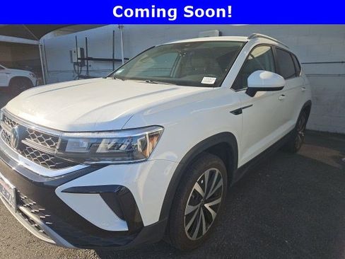 Used 2023 Volkswagen Taos SE image 1