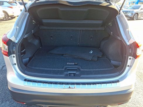 Used 2022 Nissan Rogue Sport SV w/ Technology Package image 29