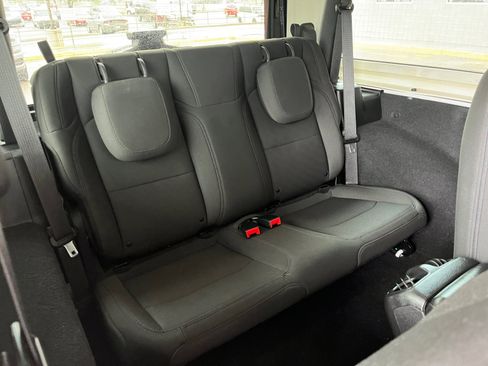 Used 2018 Jeep Wrangler Sport S image 17