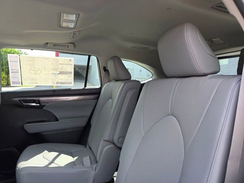 New 2026 Toyota Highlander Limited AWD/4WD image 22