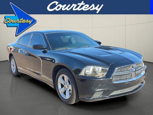 Used 2014 Dodge Charger SE w/ Connectivity Group RWD image 1