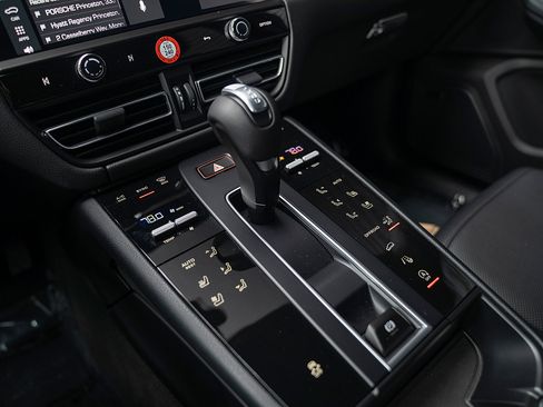 Certified 2026 Porsche Macan AWD/4WD image 15