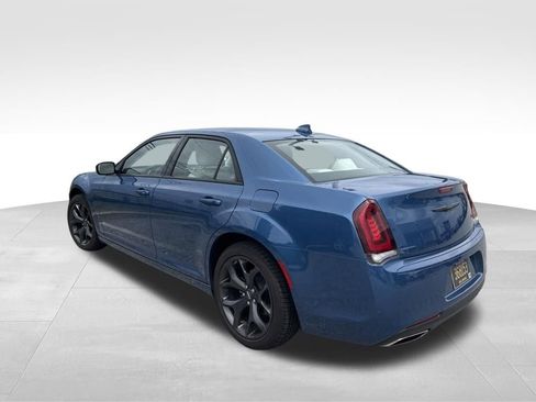 Used 2023 Chrysler 300 Touring w/ Sport Appearance Package RWD image 7