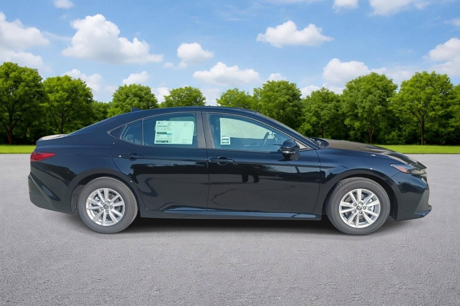 Used 2026 Toyota Camry LE FWD image 8