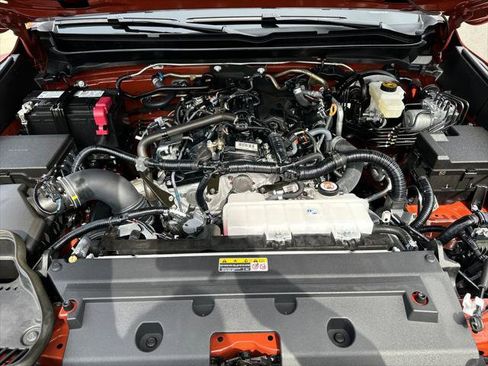 Certified 2025 Toyota Tacoma TRD Off-Road AWD/4WD image 28