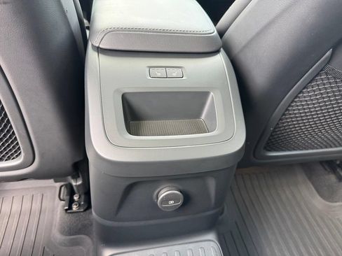 Certified 2023 Volvo XC60 T8 Ultimate w/ Climate Package AWD/4WD image 10