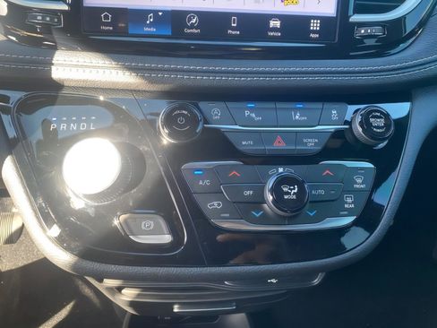 New 2026 Chrysler Pacifica Select image 20