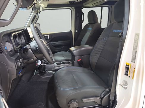 Used 2025 Jeep Wrangler Unlimited Rubicon 4xe w/ Safety Group AWD/4WD image 14