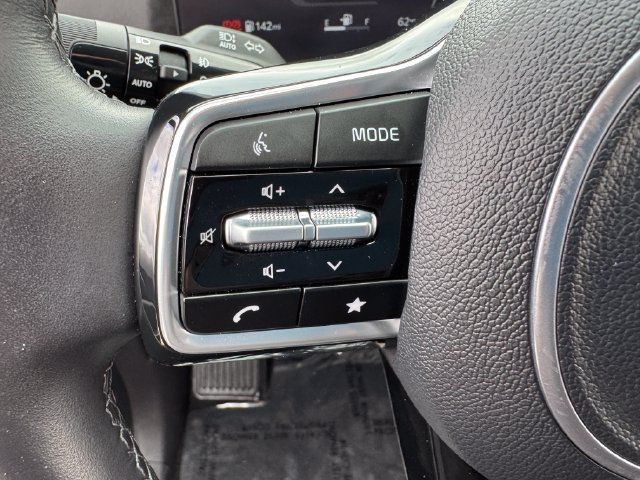 Used 2025 Kia Carnival SX w/ SX Dark Edition Package FWD image 25