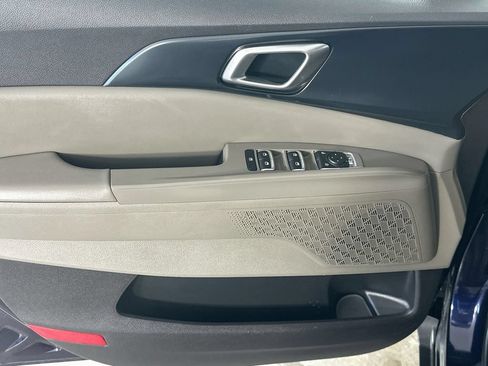 Used 2025 Kia Carnival FWD image 23