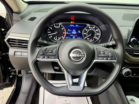 Used 2024 Nissan Altima 2.5 SV AWD/4WD image 12