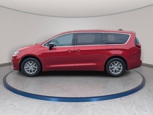 New 2026 Chrysler Pacifica Select image 8