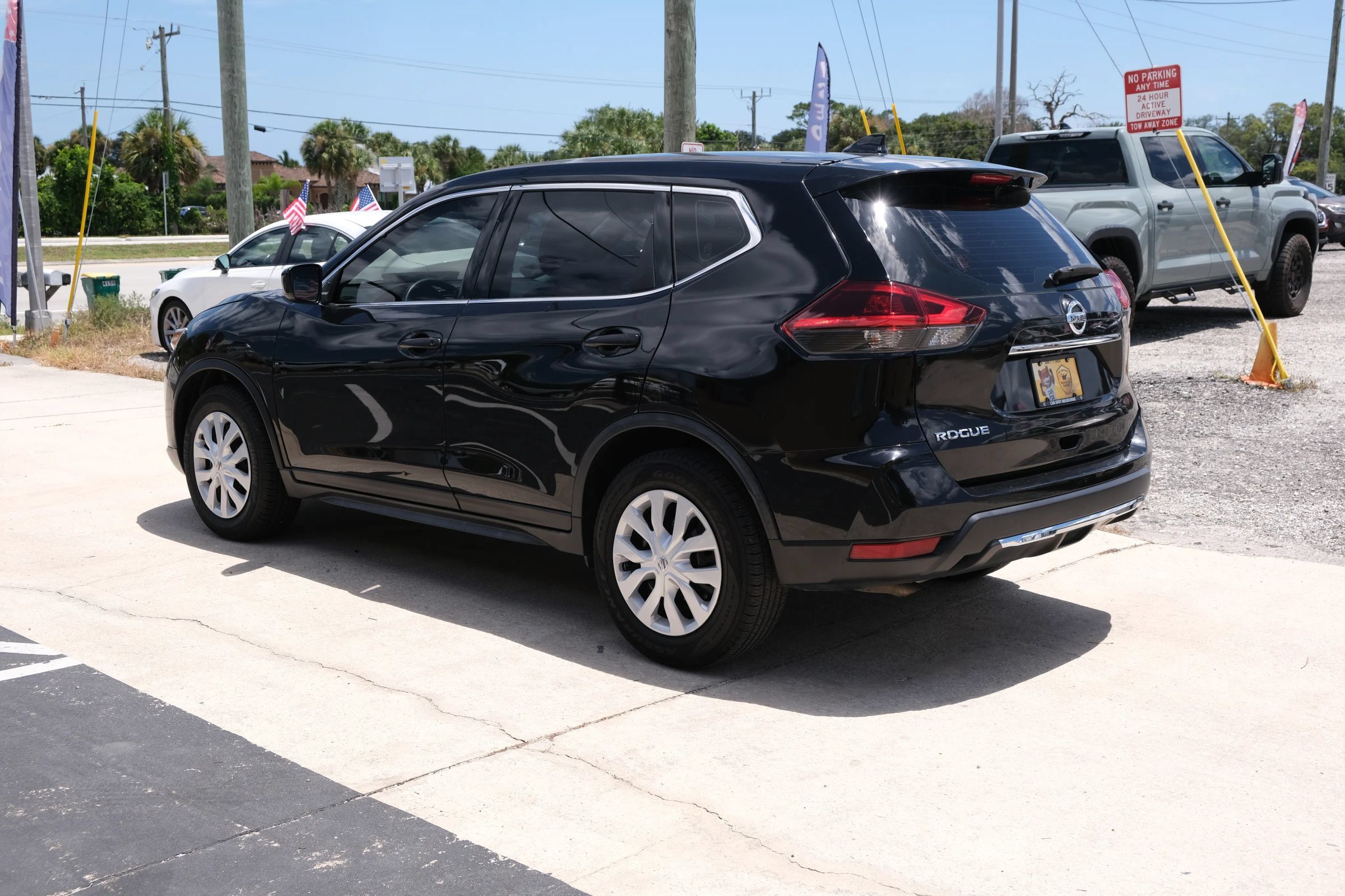 Used 2020 Nissan Rogue S FWD image 7