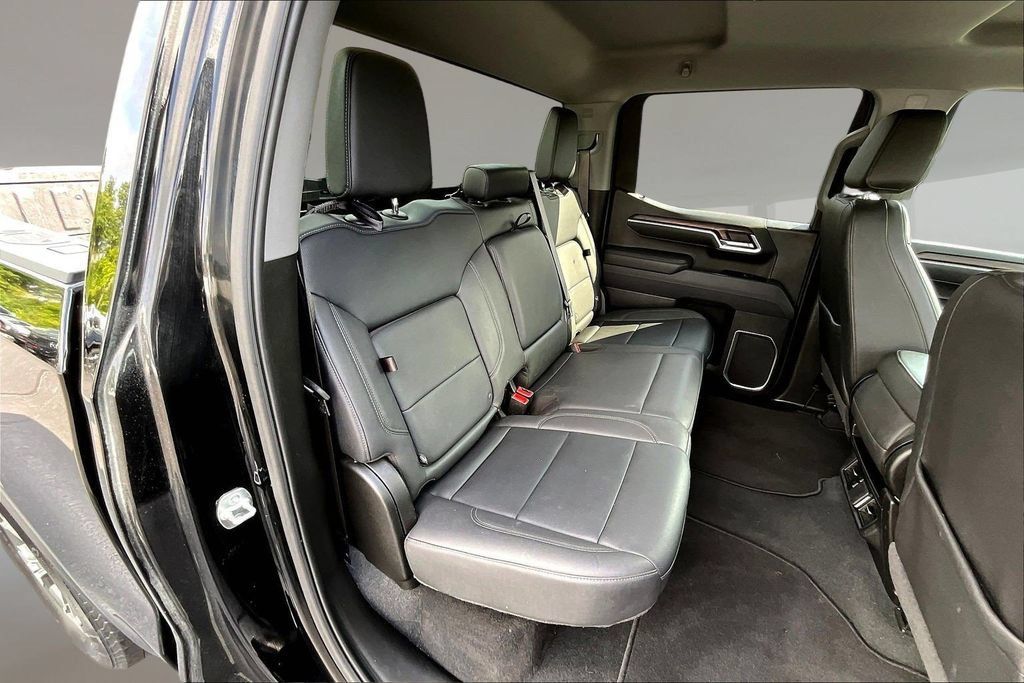 Used 2025 GMC Sierra 1500 SLT AWD/4WD image 23