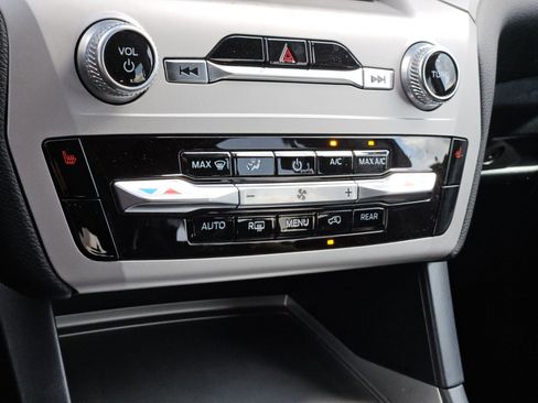 Certified 2024 Ford Explorer XLT image 23