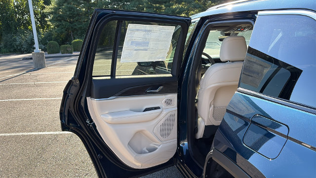 New 2027 Jeep Grand Cherokee Limited AWD/4WD image 23