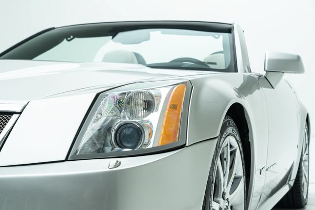 Used 2006 Cadillac XLR V RWD image 11