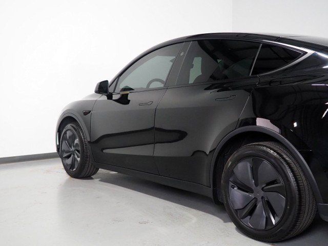 Used 2026 Tesla Model Y Long Range RWD image 57