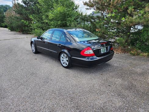 Used 2009 Mercedes-Benz E 350 4MATIC Sedan image 5