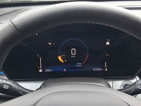 Used 2024 Chevrolet Trax LT w/ Driver Confidence Package FWD image 19