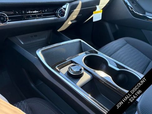 New 2026 Chevrolet Equinox LT FWD image 32