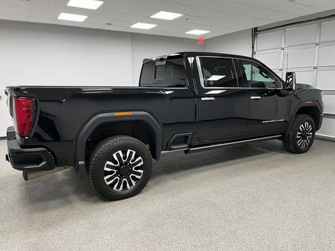 Used 2025 GMC Sierra 3500 Denali Ultimate AWD/4WD image 11