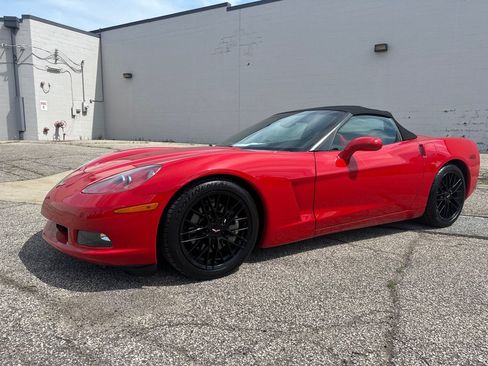 Used 2005 Chevrolet Corvette Convertible w/ Preferred Equipment Group RWD image 1
