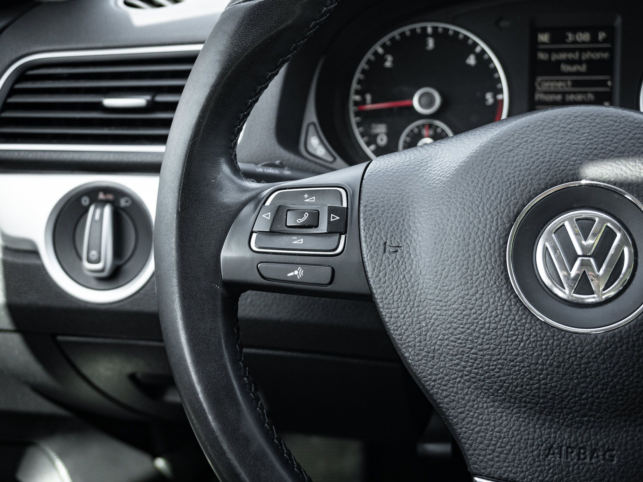 Used 2013 Volkswagen Passat TDI SE FWD image 19