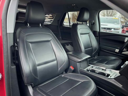 Certified 2021 Ford Explorer XLT w/ Equipment Group 202A image 32