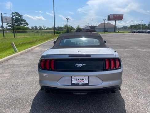 Used 2022 Ford Mustang Premium RWD image 7