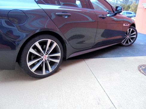 Used 2018 Jaguar XE R-Sport image 27