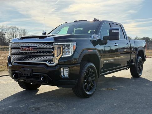Used 2021 GMC Sierra 2500 Denali w/ Denali Black Diamond Edition image 8
