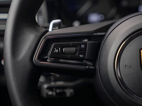 Certified 2026 Porsche Macan AWD/4WD image 7