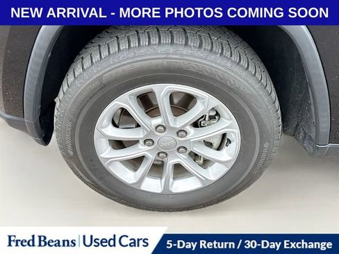 Used 2021 Jeep Grand Cherokee Laredo image 14