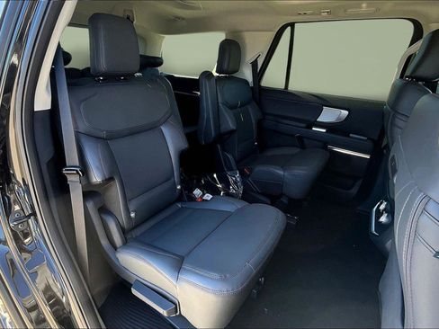 New 2025 Ford Expedition Active image 20