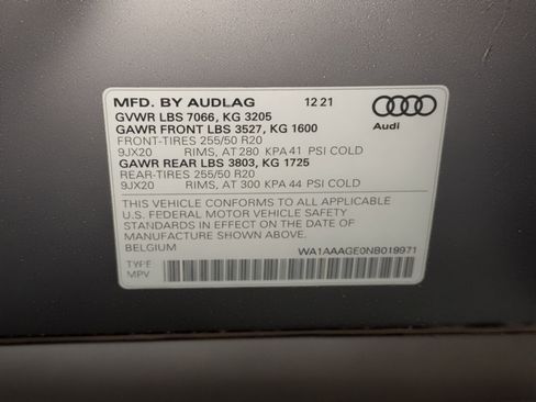 Used 2022 Audi e-tron Premium image 27