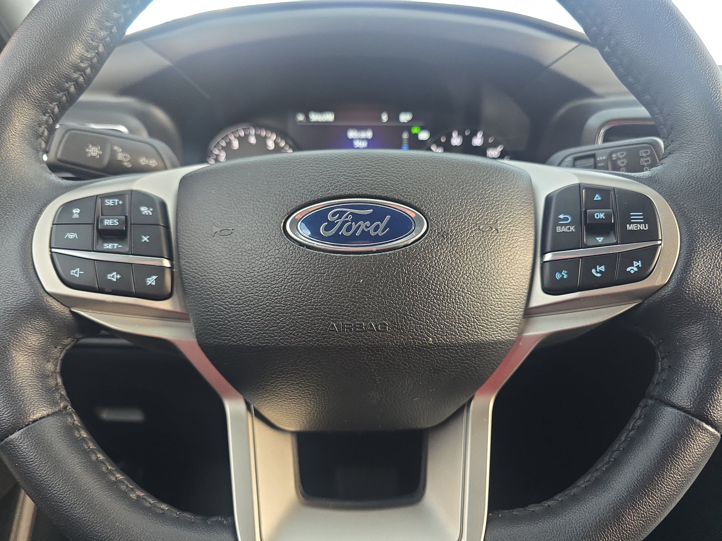 Used 2024 Ford Explorer XLT w/ Equipment Group 202A AWD/4WD image 14