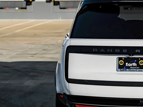 Used 2023 Land Rover Range Rover Long Wheelbase Autobiography image 12