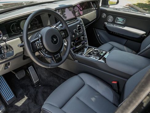 New 2025 Rolls-Royce Cullinan image 21