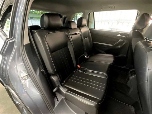 Used 2024 Volkswagen Tiguan SE image 28