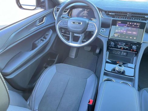 New 2025 Jeep Grand Cherokee Altitude image 28