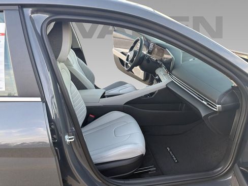 New 2026 Hyundai Elantra Limited image 9