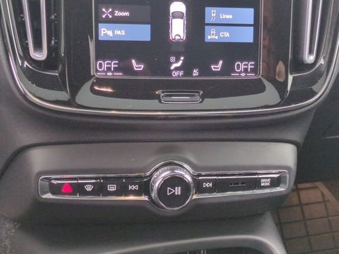 Used 2021 Volvo XC40 T5 R-Design image 26