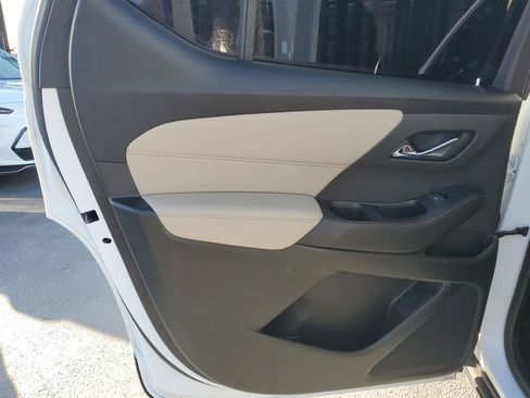 Used 2022 Chevrolet Traverse LS image 15