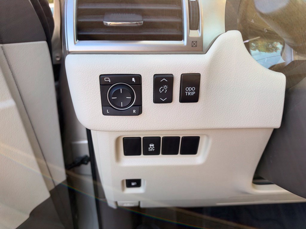 Used 2011 Lexus GX 460 w/ Comfort Plus Pkg AWD/4WD image 25